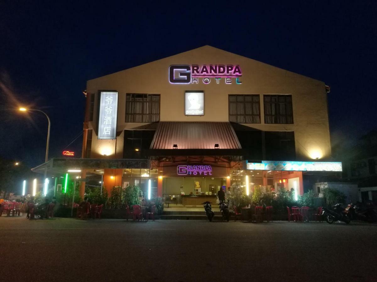 Grandpa Hotel Port Dickson Esterno foto